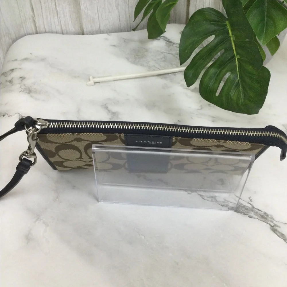 GUC COACH Signature Canvas Wristlet in Brown